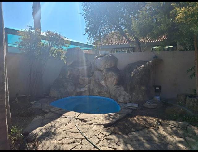 2 BEDROOM TOWNHOUSE FOR SALE IN VANDERBIJLPARK SE 3